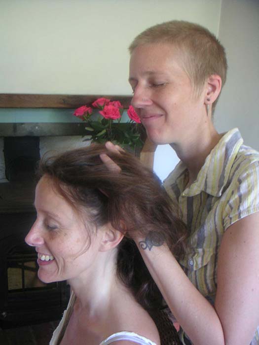 Brighton Indian head massage practitioner, demonstrating technique